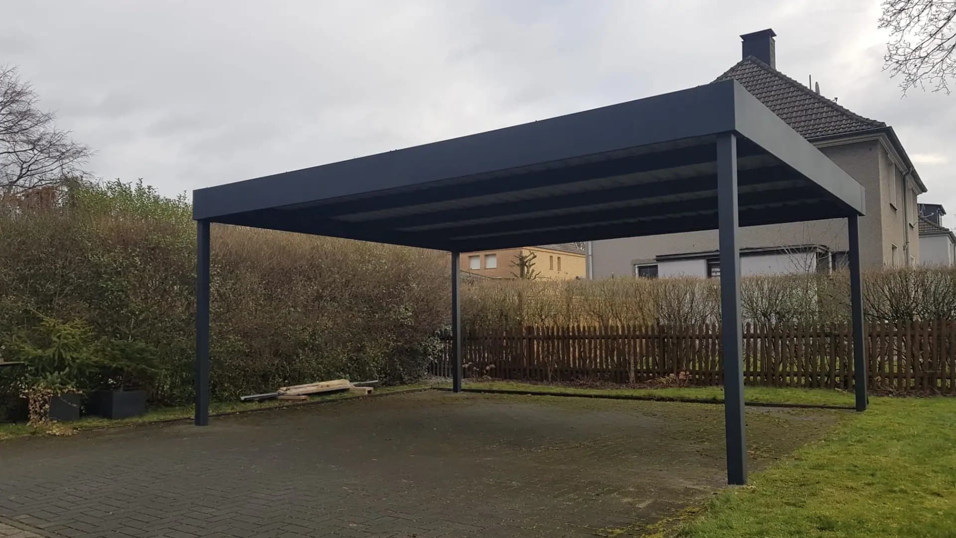 Wie eine Terrassenüberdachung aus Alu den Wohnkomfort steigert