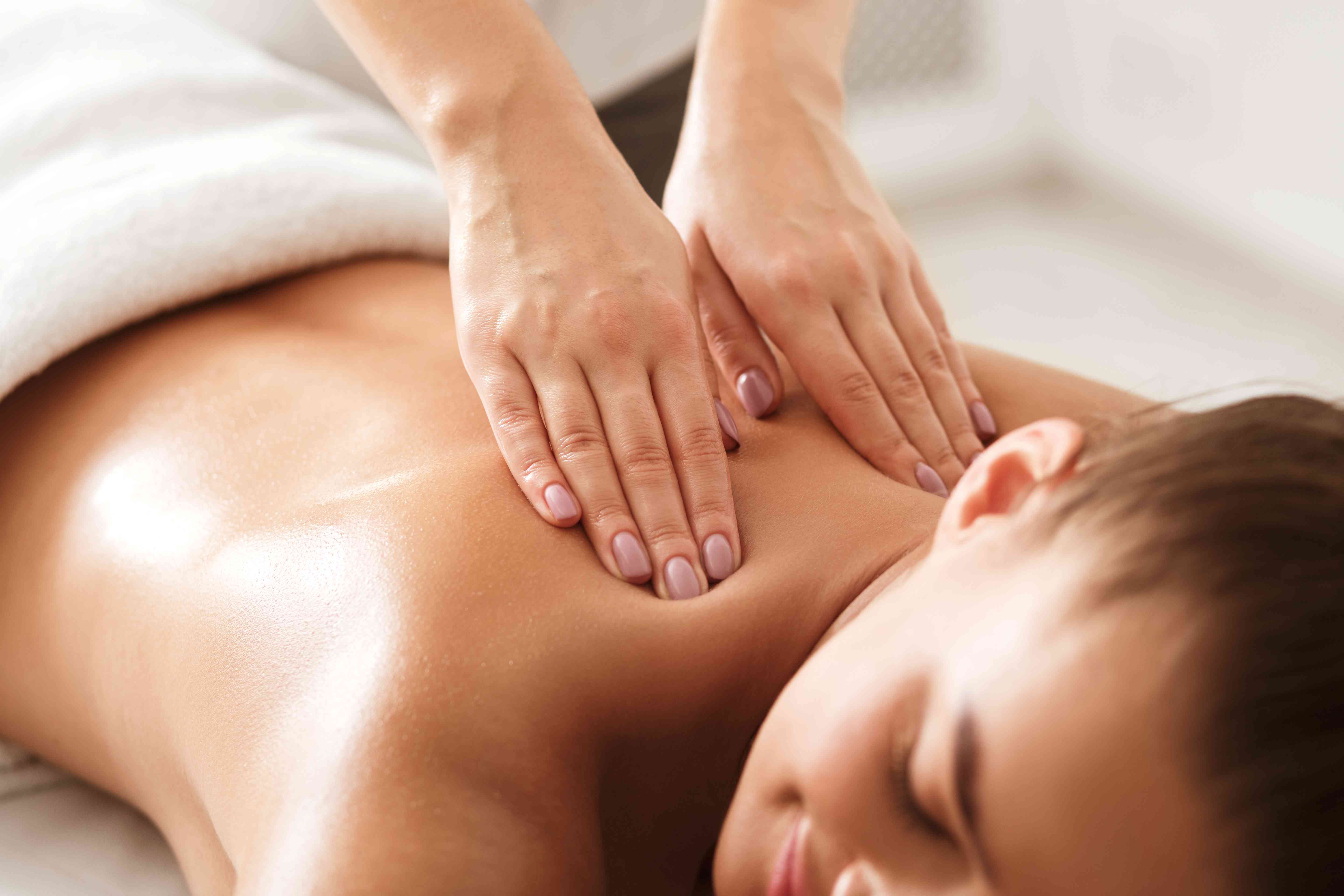 Massage mit Happy End: Perfekte Entspannung mit sinnlichem Abschluss