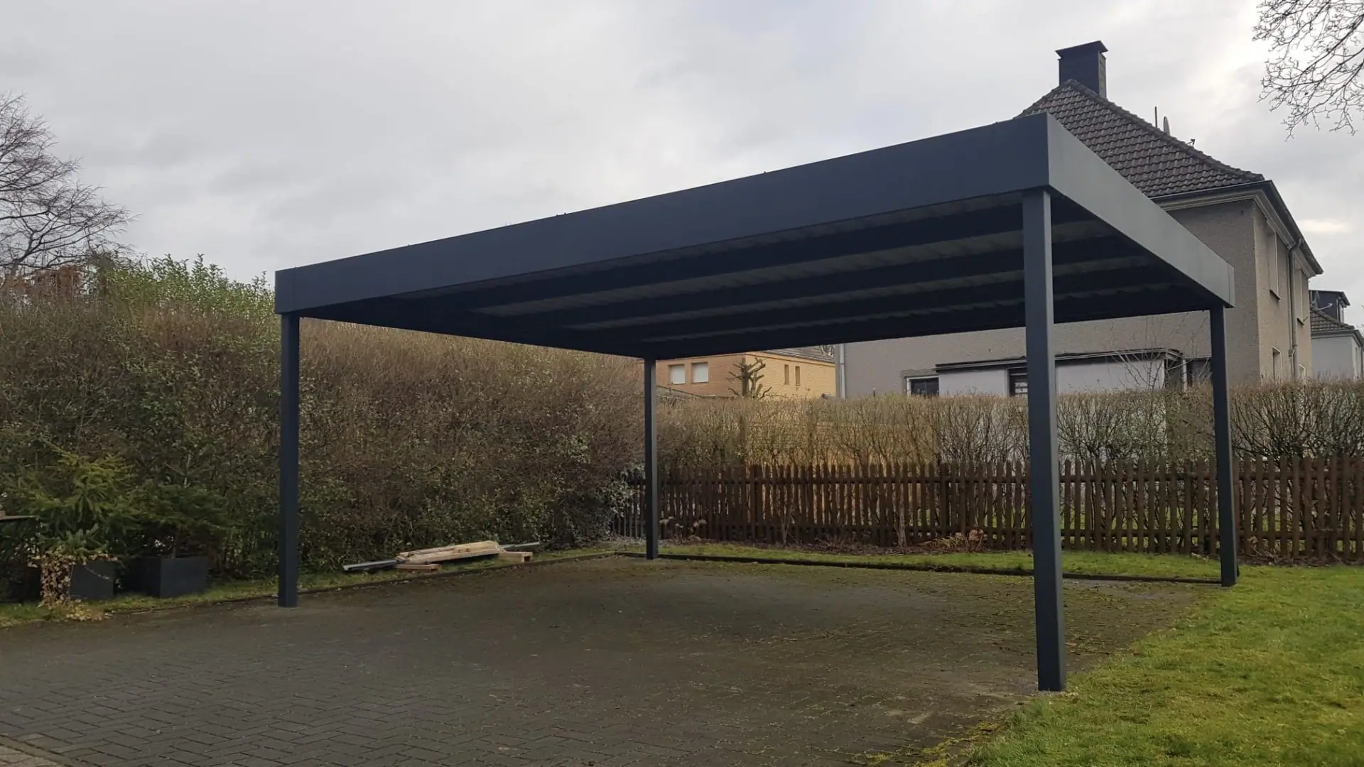Wie eine Terrassenüberdachung aus Alu den Wohnkomfort steigert